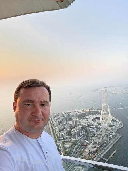 Vladimir Uzbek · Dubai, Ain Dubai